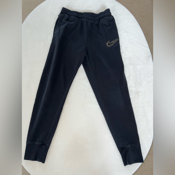 Nike Black & Gold Swoosh Jogger Sweatpants & Crewneck Sweatshirt Set | Size XL - Picture 10 of 10